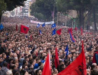 Οι Αλβανοί διοργανώνουν συλλαλητήριο στο Αργυρόκαστρο κατά του ελληνικού… «εθνικισμού»!